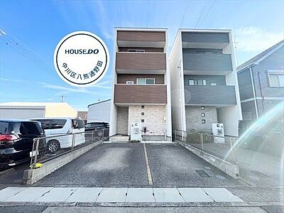 外観：【東中島エリア】3LDK中古戸建になります。全居室フローリングなのでお掃除楽々です◎並列駐車2台可能◎3階建て◎