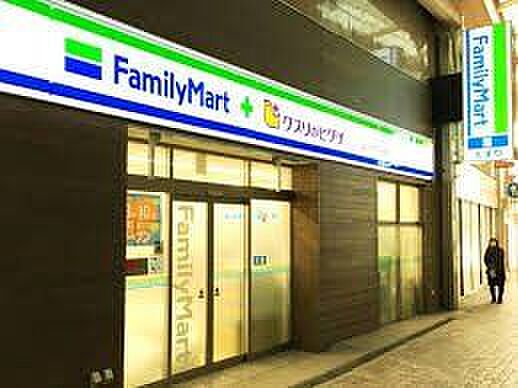 画像30:ファミリーマート＋クスリのヒグチ京橋駅東店 徒歩8分。 580m
