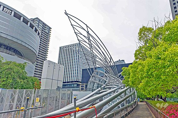 国立国際美術館...