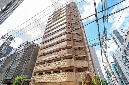 プレサンス心斎橋リベルタの外観(北東側から)