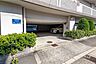駐車場：駐車場の出入り口