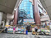 ダイコクドラッグ　近鉄生駒駅北口店まで900メートル
