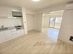 JR片町線(学研都市線) 津田駅 徒歩13分の賃貸アパート 2階1LDKのリビング/ダイニング