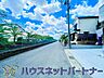 外観：前面道路でお車を駐車するのも楽々。
