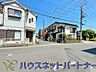 外観：前面道路の日当たりの良い明るいお家。