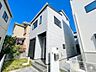 外観：街に溶け合う美しい景観と、採光や風通しを考えて設計された間取り。近隣の視線を考え調整した窓位置など、外観だけでなく、住まうご家族の心地よさを最優先しました。