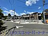 外観：開放的な立地、隣地との空間周辺建物も綺麗で住みやすい
