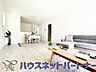 室内：リビングは、食事スペースと寛げる場所設けてもまだ余裕の広さ。明るい光が照らしてくれます。