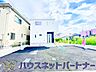 駐車場：ゆったりとした駐車スペースを確保いたしましたので、大きめのお車でも駐車可能です。自転車やバイクなど、ゆとりのある敷地で置き場所に困ることはないでしょう。