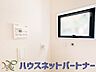 室内：毎日使う洗濯機。しっかりと奥行きのある置き場が確保されています。