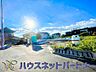 外観：前面道路の日当たりの良い明るいお家。