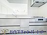 室内：キッチン吊戸棚を無くす事によって、コミュニケーションを重視した設計に致しました。区画によって変わる一体感を、実際にご覧になって頂けましたらと思います。