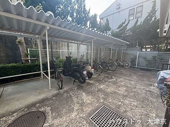 屋根付きで雨の...
