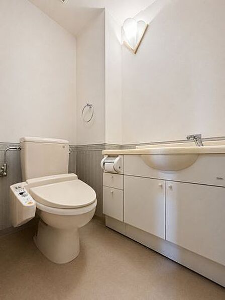 ◆トイレ内に洗面付きでいつでも清潔◆温水洗浄便座付き高機能トイレ※AI加工画像につき、一部現況と異なります。