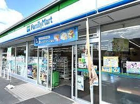 ファミリーマート岡崎羽根北町店 徒歩7分。 560m