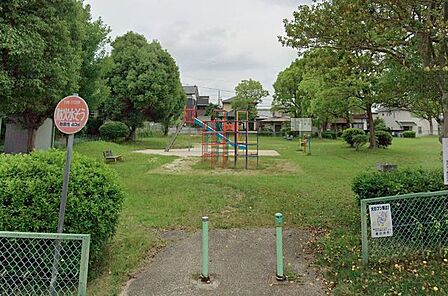 岩成西公園 徒歩1分。 80m