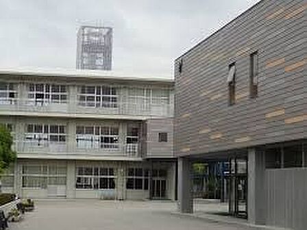 刈谷市立刈谷東中学校 徒歩19分。 1520m