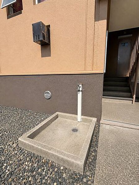 ◇ペット足洗い場完備◇お散歩後清潔な状態でお部屋に入れます※AI加工画像につき、一部現況と異なります。