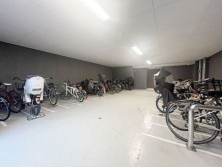 ◇屋内駐輪場完備