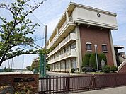 天神中学校 740m