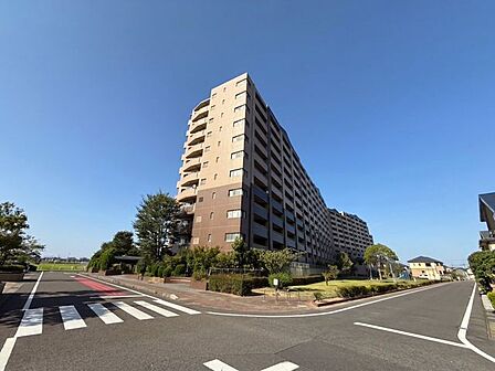 西側 前面道路※こちらの写真は家具等を消す加工を行っております