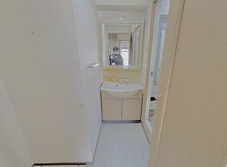 洗面脱衣室があるため家事動線が短く家事の時短が可能です♪リフォーム工事についてもお気軽にご相談ください