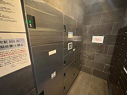 宅配ボックスもあり、不在時の荷物受け取りも楽々☆