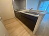 キッチン：カウンターキッチンでご家族とコミュニケーションをとりながらお料理のできるキッチンです。