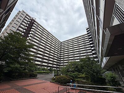 外観:SRC造、15階建てのマンションです。 外観:SRC造、15階建てのマンションです。