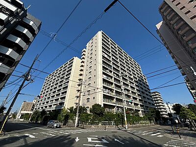 外観：RC造、15階建てのマンションです。