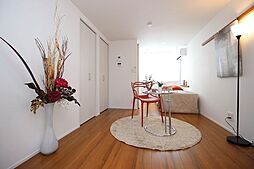 Sundance B 1階ワンルームのリビング/ダイニング