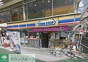 ミニストップ調布駅前店 徒歩10分。コンビニ 750m
