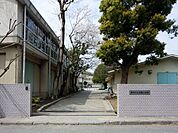 調布市立若葉小学校 1079m