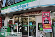 ファミリーマート用賀四丁目店 徒歩4分。コンビニ 310m