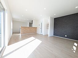 飯田市座光寺リセットハウス戸建て 4SLDKのリビング/ダイニング