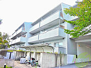 南向きで外観も綺麗な低層マンションです