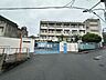 周辺：東大阪市立上四条小学校 590m