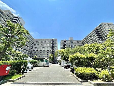 関西スーパー徒歩1分!陽当り・眺望良好な11階南向き住戸。2026年7月フルリフォーム完成で快適生活スタート!大切なペットと暮らせる新耐震基準マンションです!
