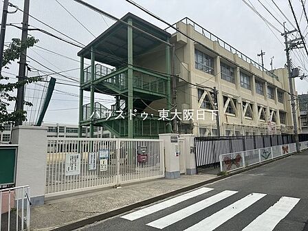 東大阪市立枚岡西小学校 320m