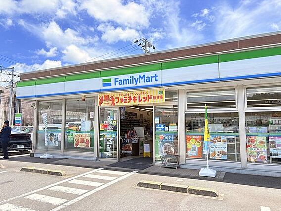 ファミリーマー...