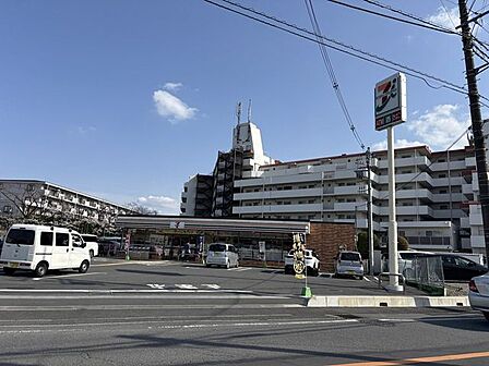 セブンイレブン 川口根岸小学校前店 120m