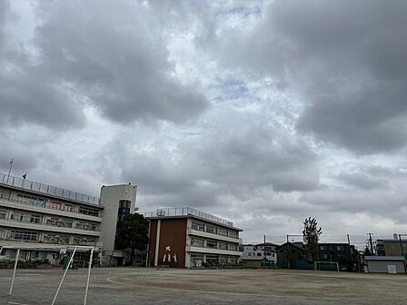 川口市立南鳩ヶ谷小学校 1090m