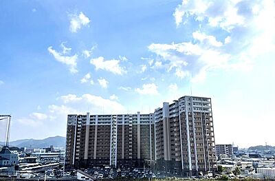 外観：15階建マンションの14階部分です