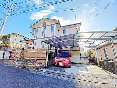 外観：【外観】大和ハウス施工の一戸建て。カーポート2台分あり。オール電化です。