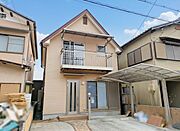 外観は周囲の街並みに美しく調和するシンプルなデザインです