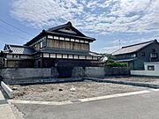 シンプルで洗練された外観が、住む人のセンスを引き立て、日々の生活に彩りを添える新築戸建てです
