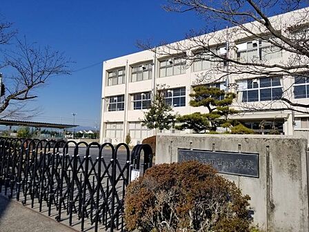 栗東市立治田西小学校 徒歩8分。 590m
