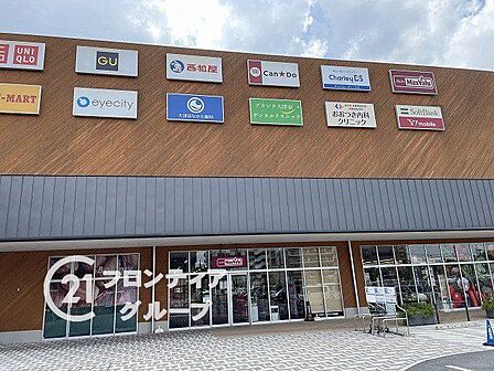 徒歩5分。マックスバリュ大津京店 330m