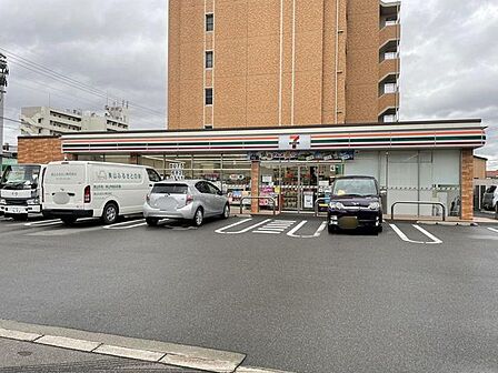 セブンイレブン吉祥院仁木ノ森店 徒歩5分。 330m
