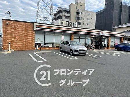 セブンイレブン伏見横大路店 徒歩4分。 320m